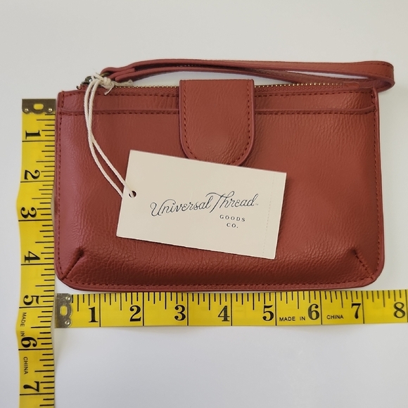 Universal Thread - Picture 3 of 3